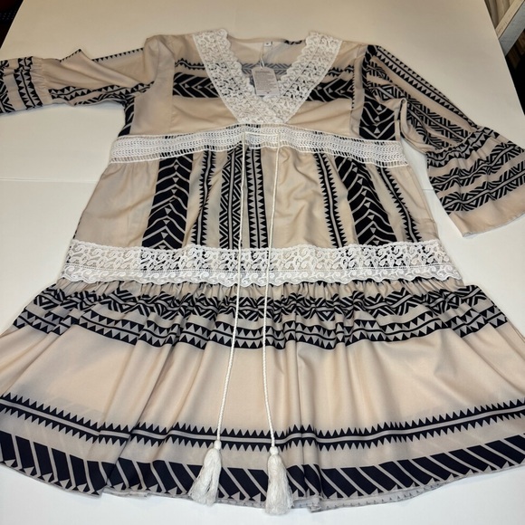 NWT Boho Cream and Black Dress with Lace Details V-neck Long Bell Sleeve SzM - Picture 7 of 16